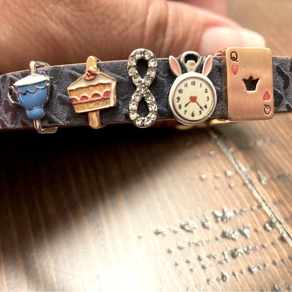 Alice in Wonderland inspired bracelet - Keep Collective